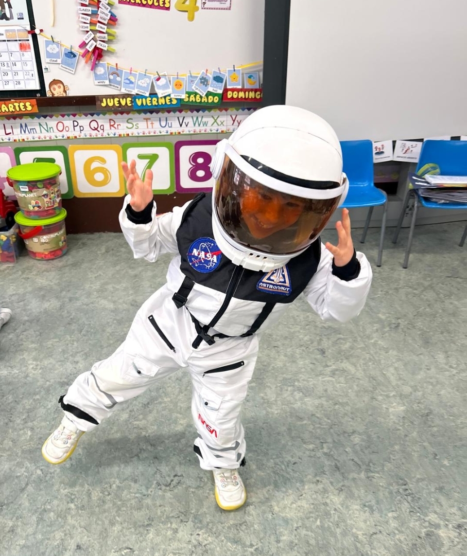 Infantil viaja Más allá de las nubes