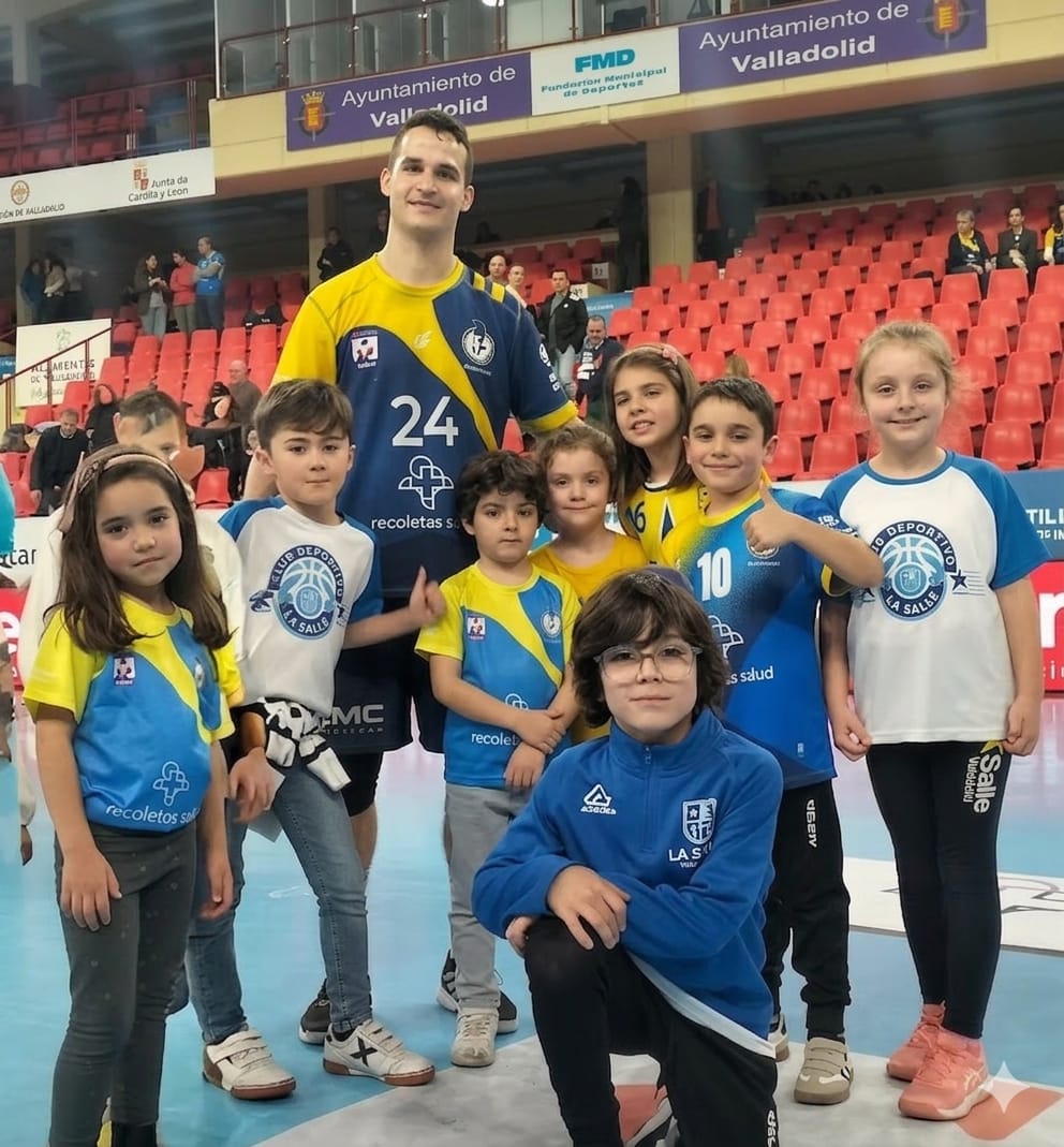 La sección de balonmano en el partido Atletico Valladolid- Eon Alicante